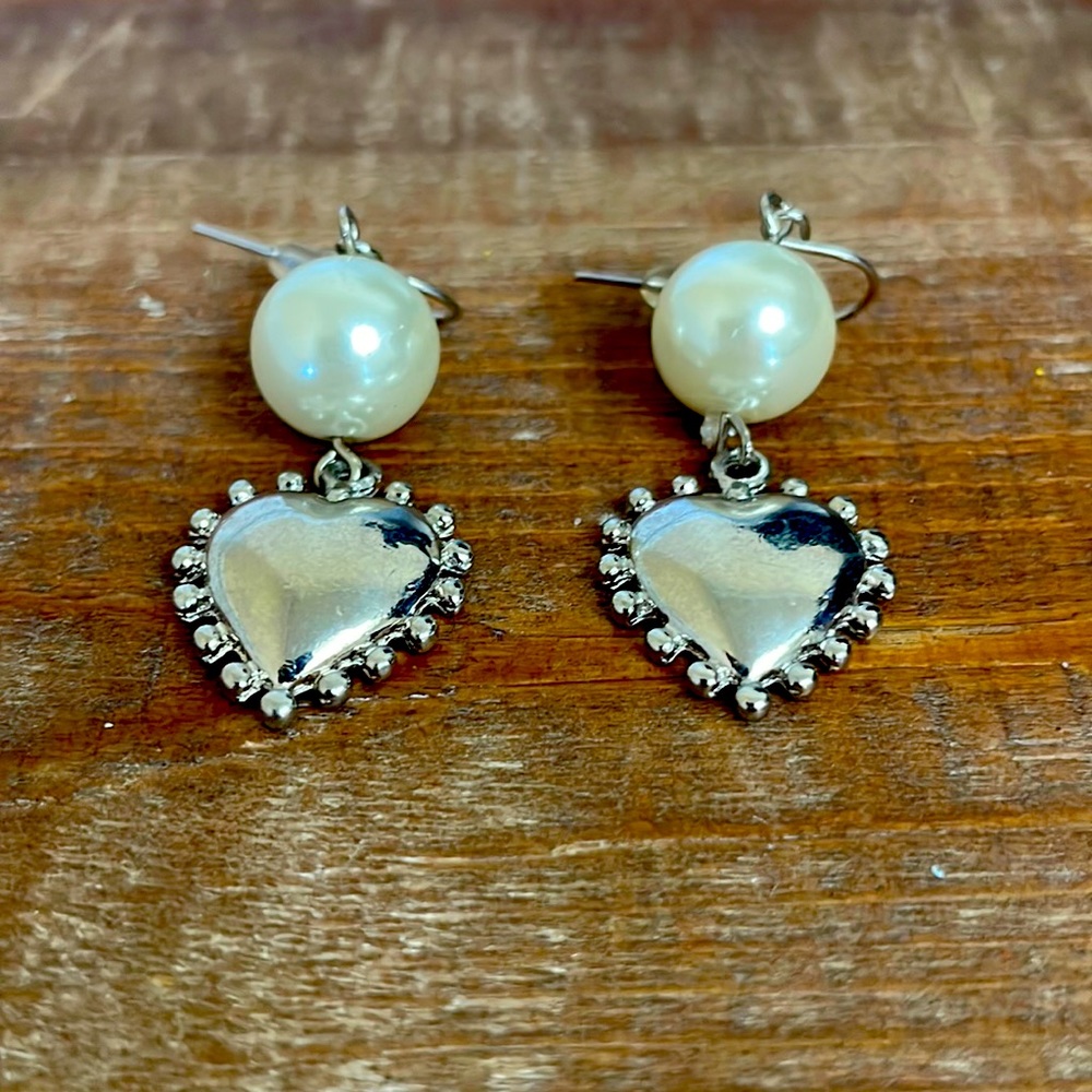 EUC Silver tone and Faux Pearl Drop Earrings